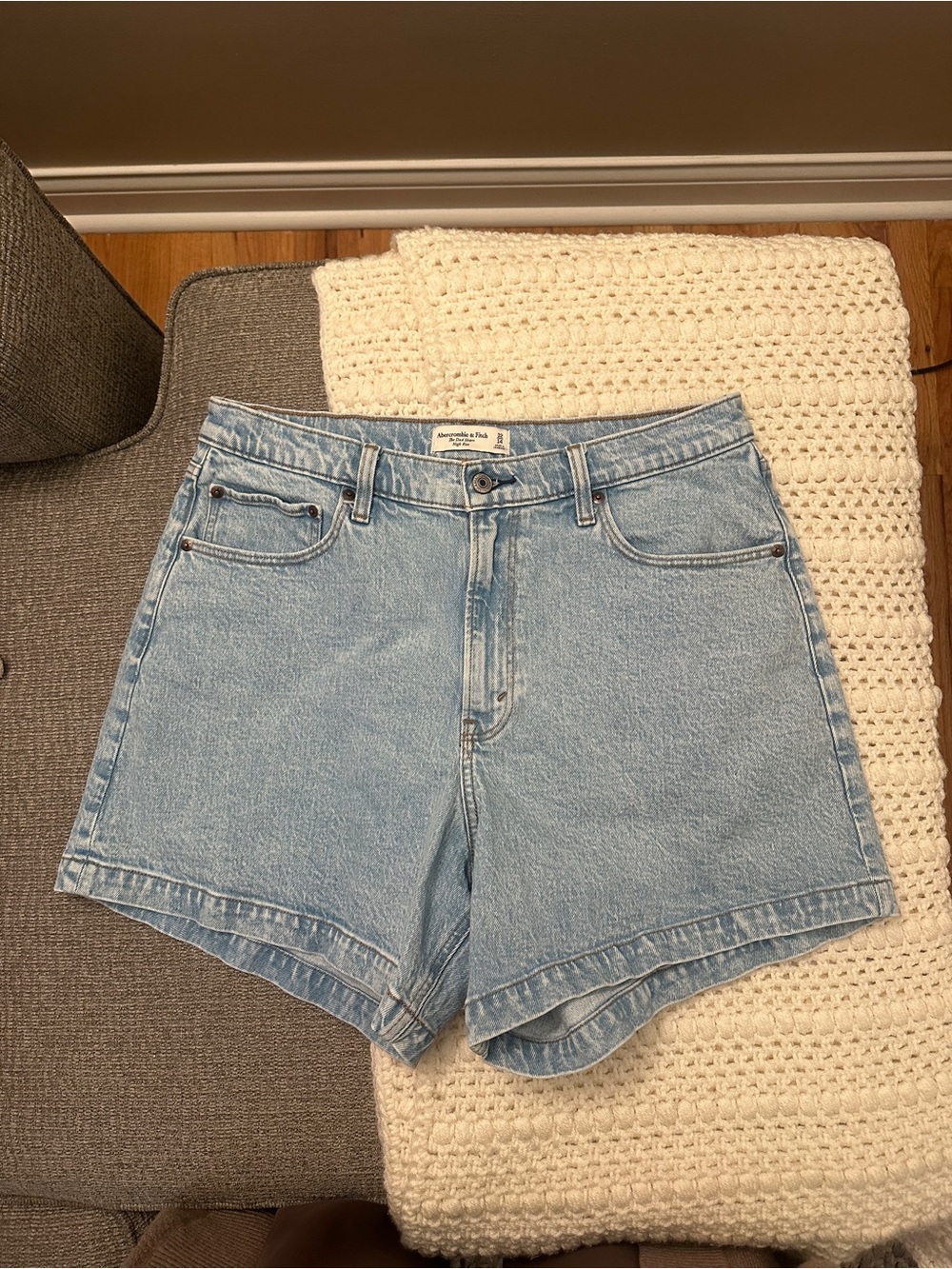 Abercrombie & Fitch The Dad Short High-Rise Light Blue Denim